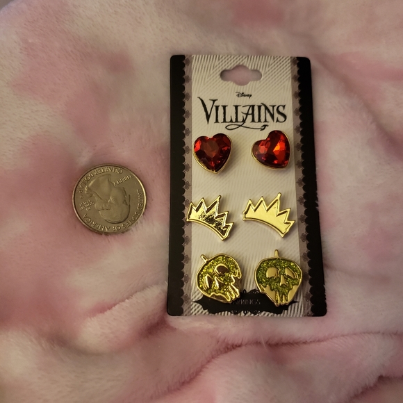 LAST CHANCE Disney Villain Evil Queen earrings set - Picture 4 of 4